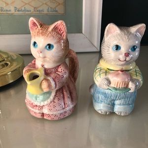 Adorable Avon kitty sugar & creamer set.